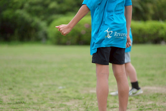 【梅雨・夏のサッカー練習着】何を着せればいい？子どものパフォーマンスを上げる“ドライシャツ”の選び方